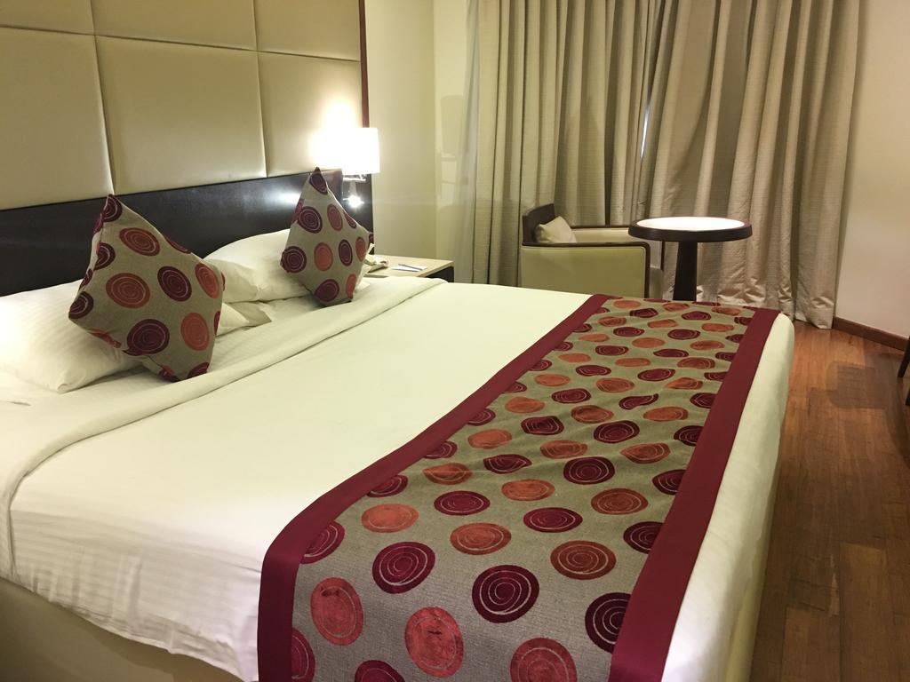 Ramee Guestline Hotel Juhu Mumbai Ngoại thất bức ảnh