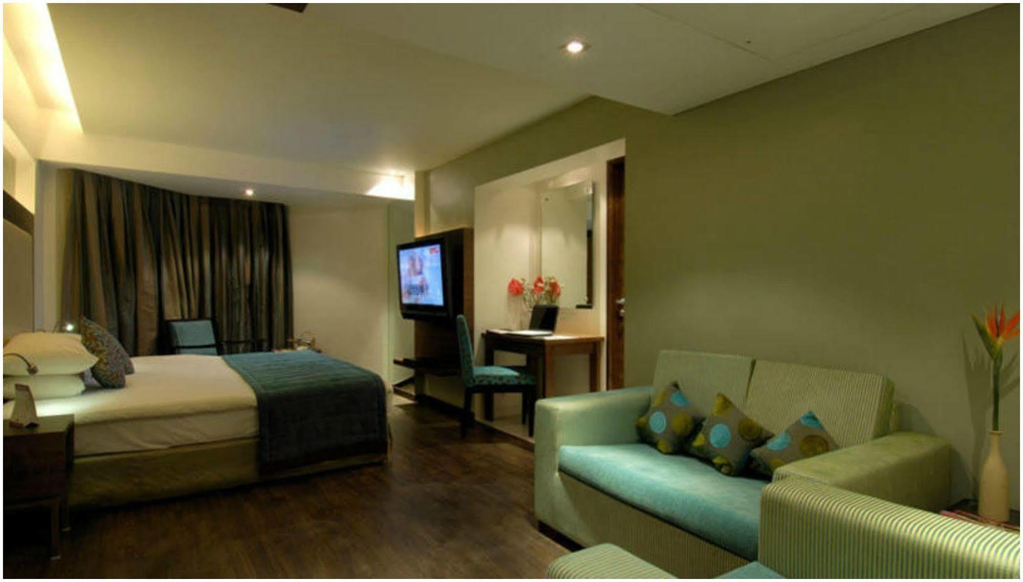 Ramee Guestline Hotel Juhu Mumbai Phòng bức ảnh